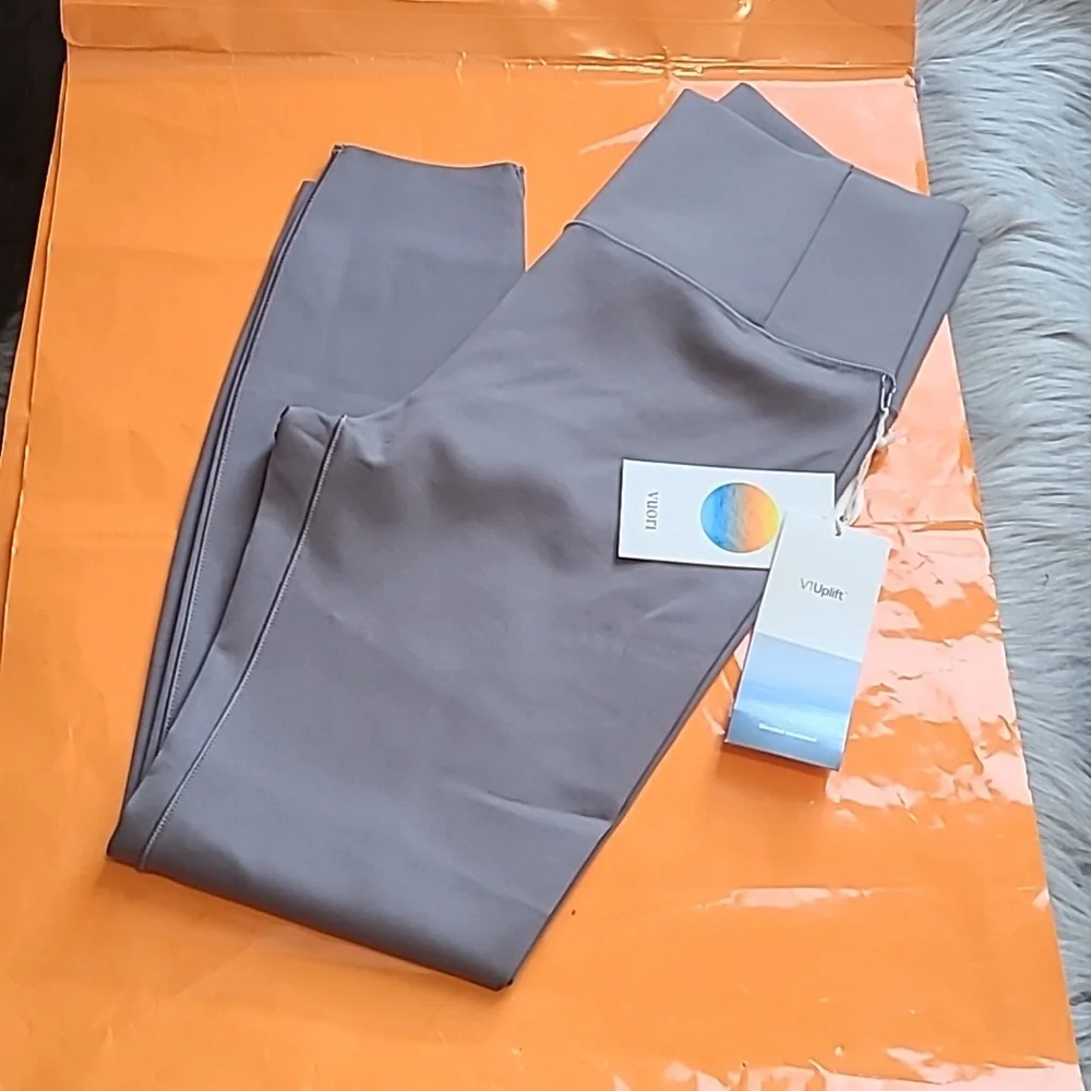Nwt! Vuori evolve legging in smoke - Picture 7 of 7